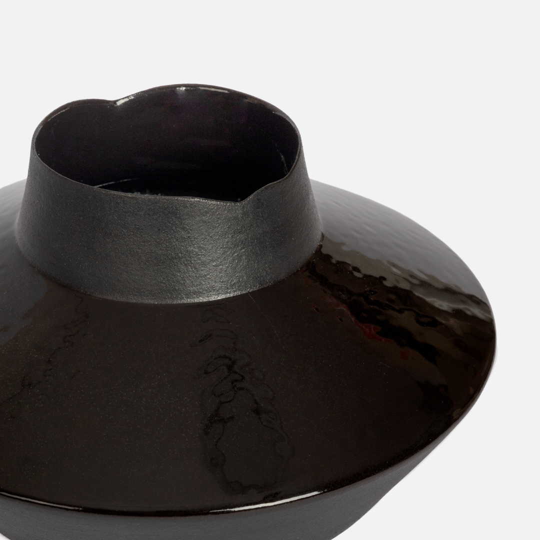Flake-Rim Vase Z9 - Black Gloss
