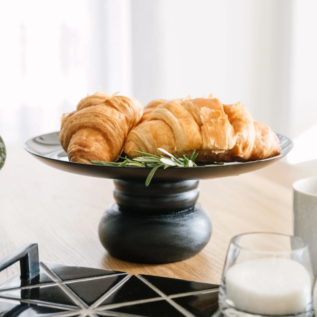 The Black Cake Stand