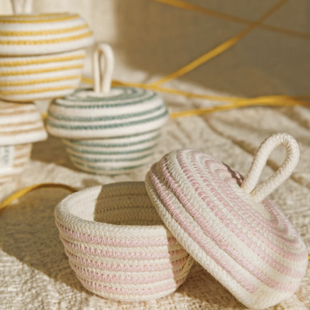 Acorn Lidded Basket - Intertwined Ivory & Sage