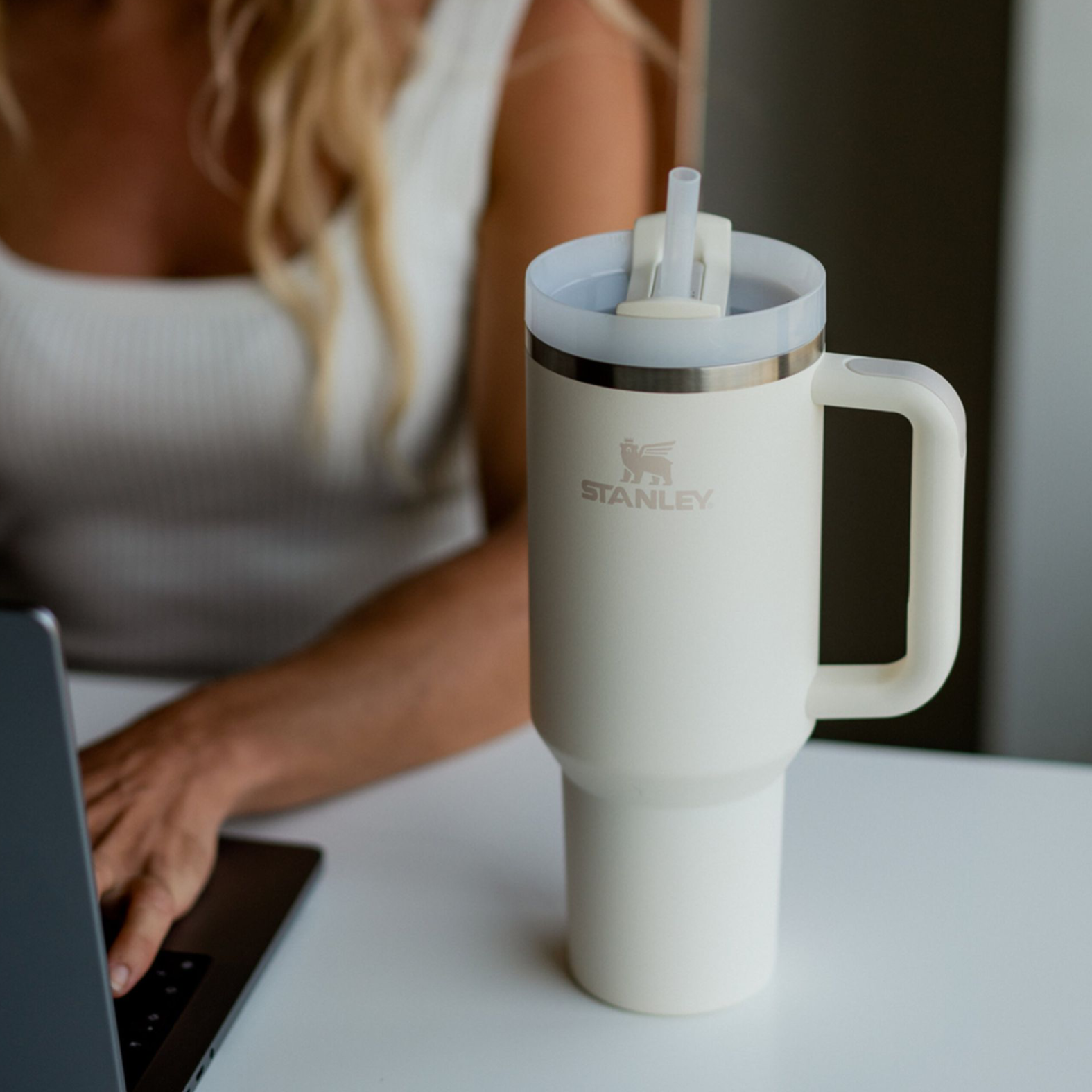 The Quencher FlowState Tumbler 1.18L - Cream Tonal