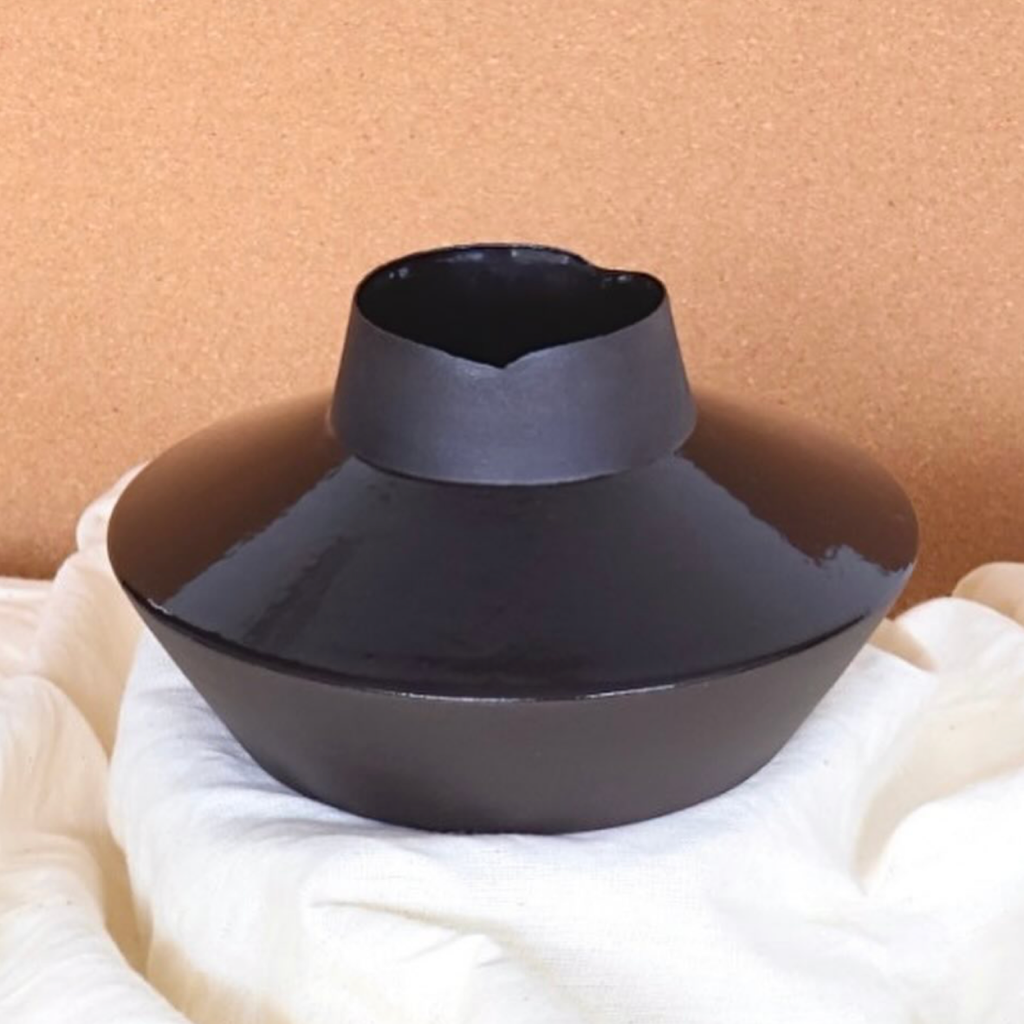 Flake-Rim Vase Z9 - Black Gloss