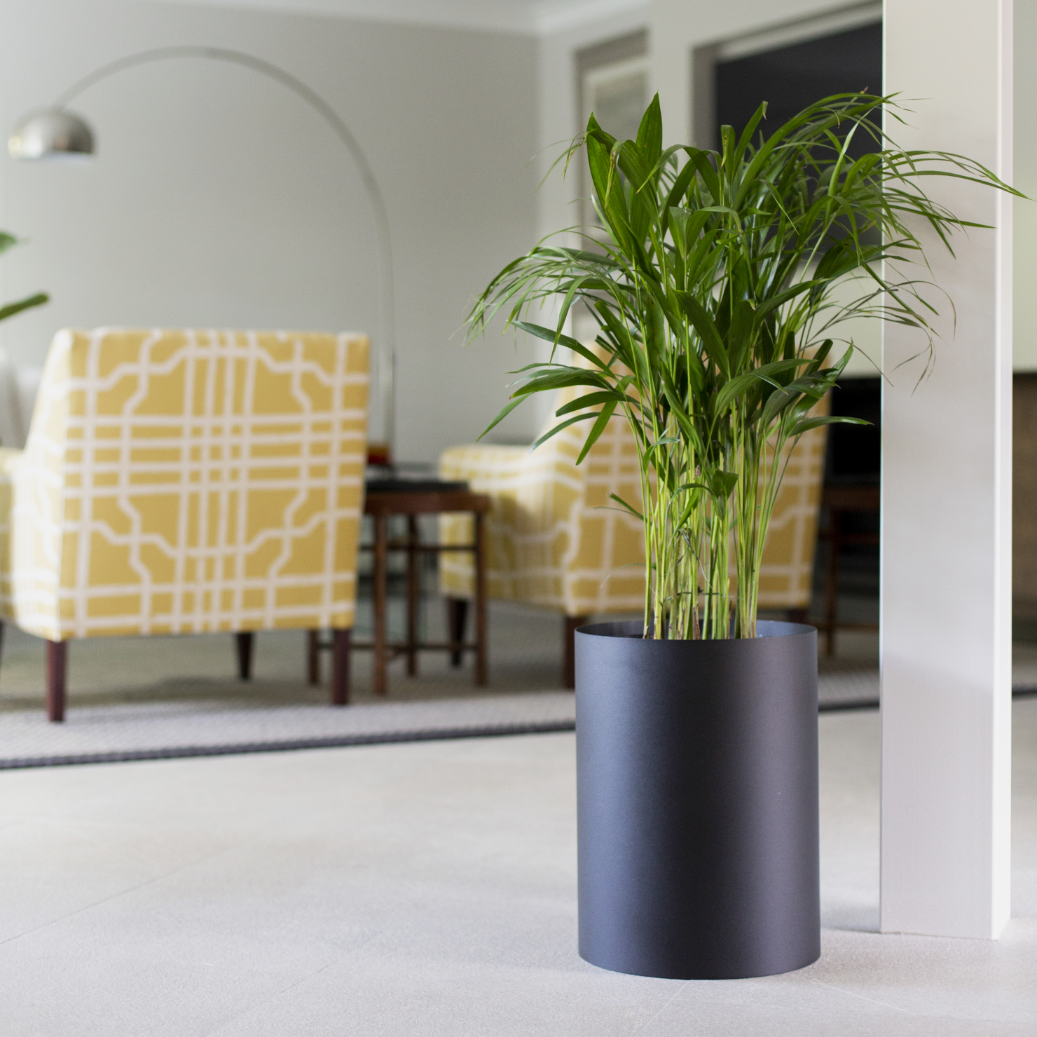 Round Sven Floor Planter - Black