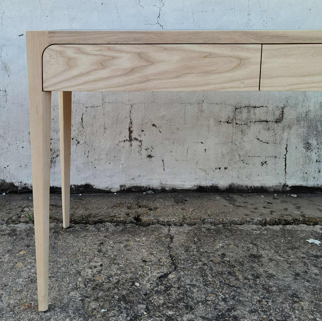 Oryx Writing Desk